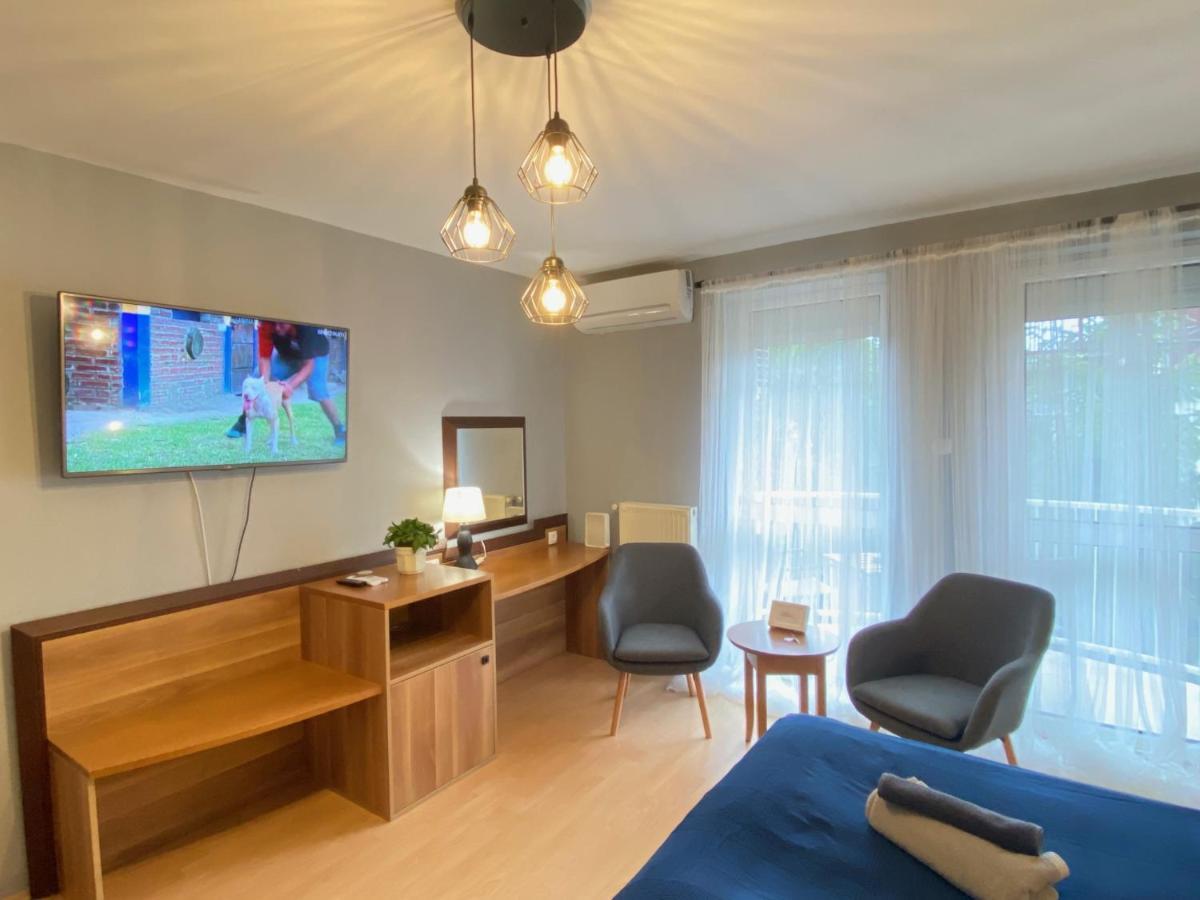 Tuenderpart Apartment Eger Bagian luar foto