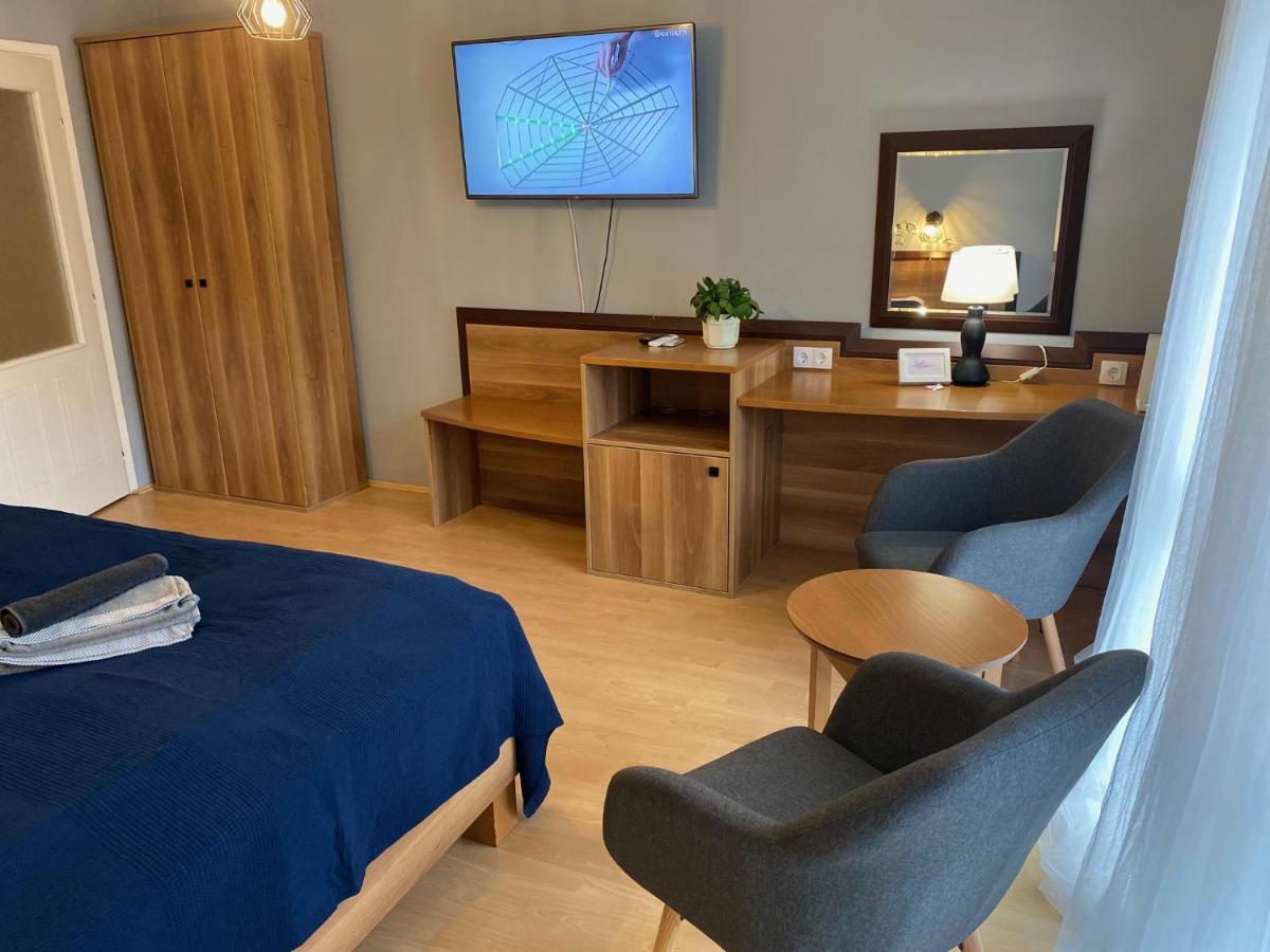Tuenderpart Apartment Eger Bagian luar foto
